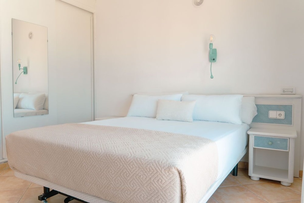 Rosamar Ibiza Hotel — Hotel rooms in San Antonio, Balearic Islands