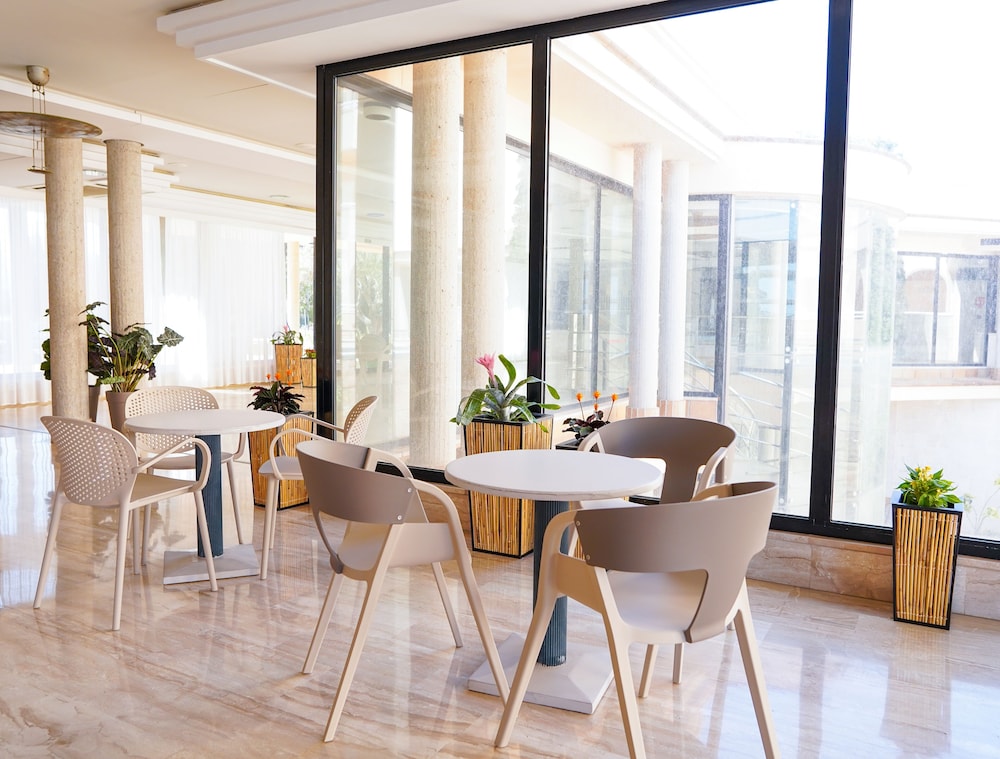 Rosamar Ibiza Hotel — Restaurant & bars in San Antonio, Balearic Islands