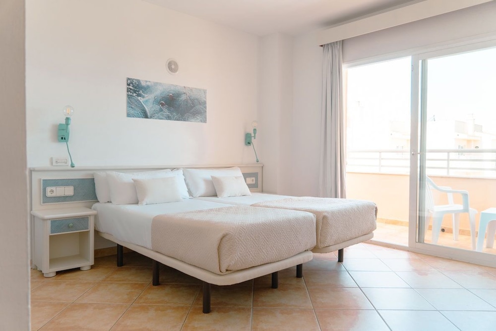 Rosamar Ibiza Hotel — Hotel rooms in San Antonio, Balearic Islands