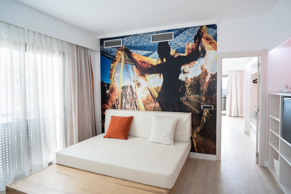 Hotel THB Ocean Beach - Adults Only — Hotel rooms in San Antonio, Balearic Islands