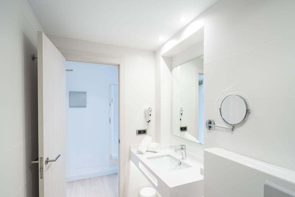 Hotel THB Ocean Beach - Adults Only — Hotel rooms in San Antonio, Balearic Islands