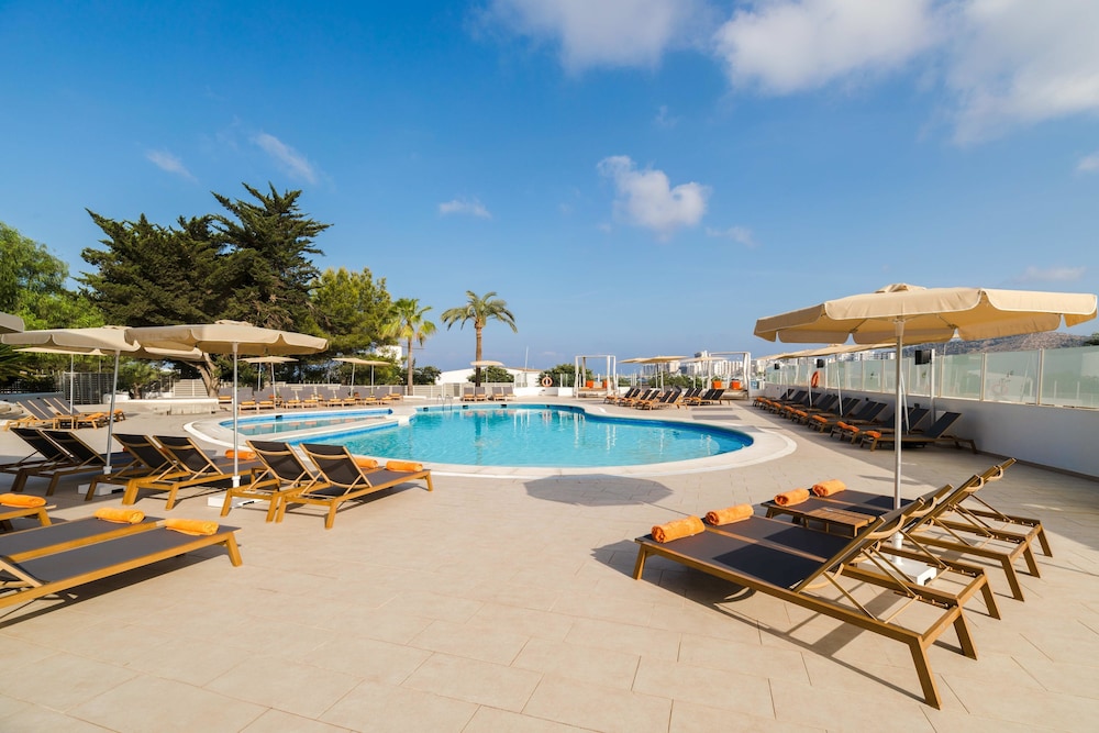 Hotel THB Ocean Beach - Adults Only — Swimming pool in San Antonio, Balearic Islands