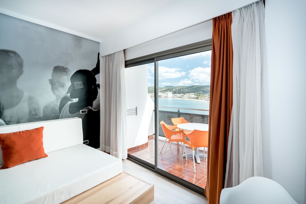 Hotel THB Ocean Beach - Adults Only — Hotel rooms in San Antonio, Balearic Islands