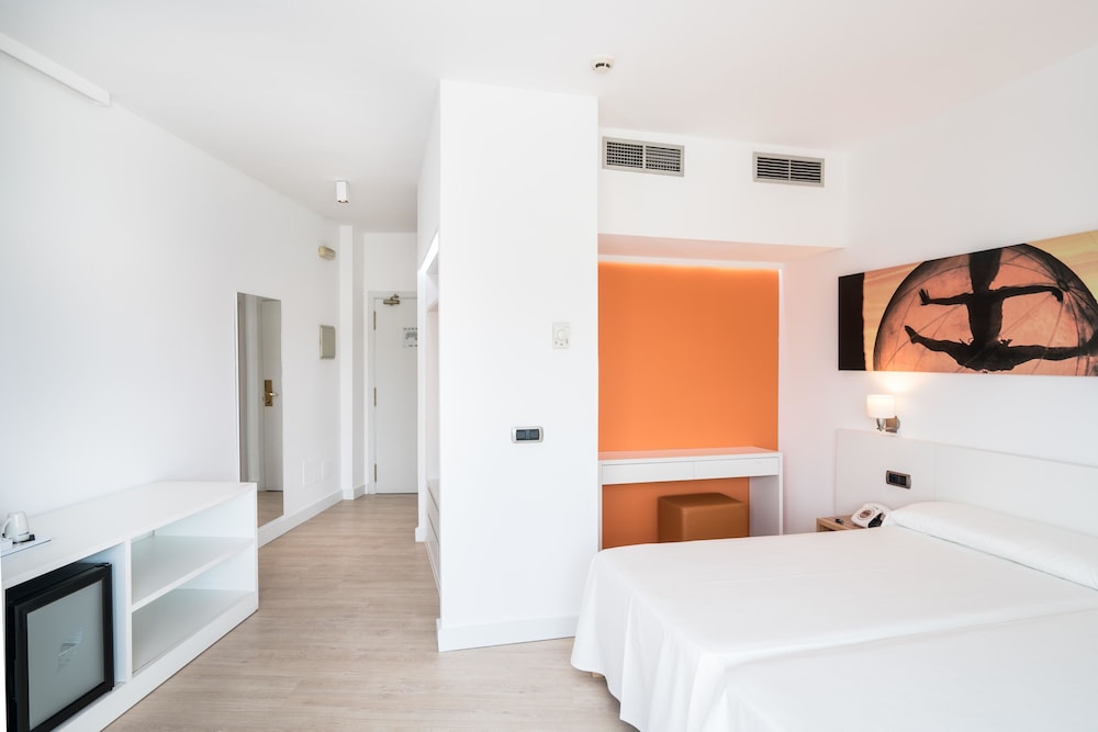 Hotel THB Ocean Beach - Adults Only — Hotel rooms in San Antonio, Balearic Islands