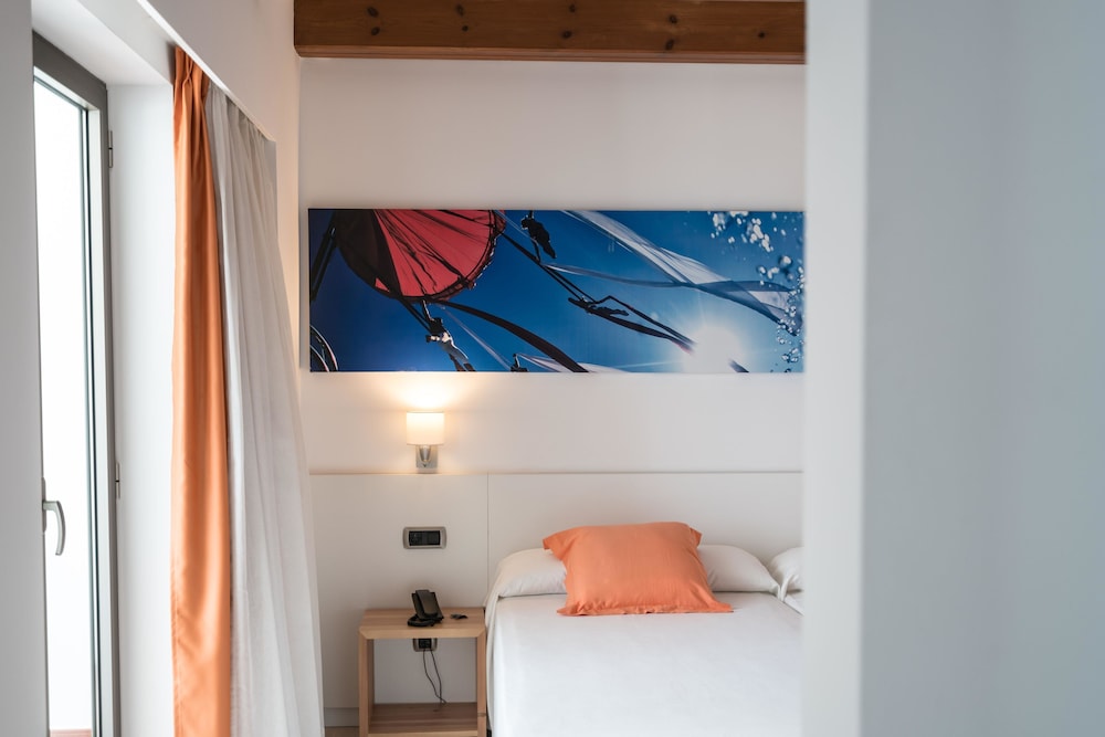 Hotel THB Ocean Beach - Adults Only — Hotel rooms in San Antonio, Balearic Islands