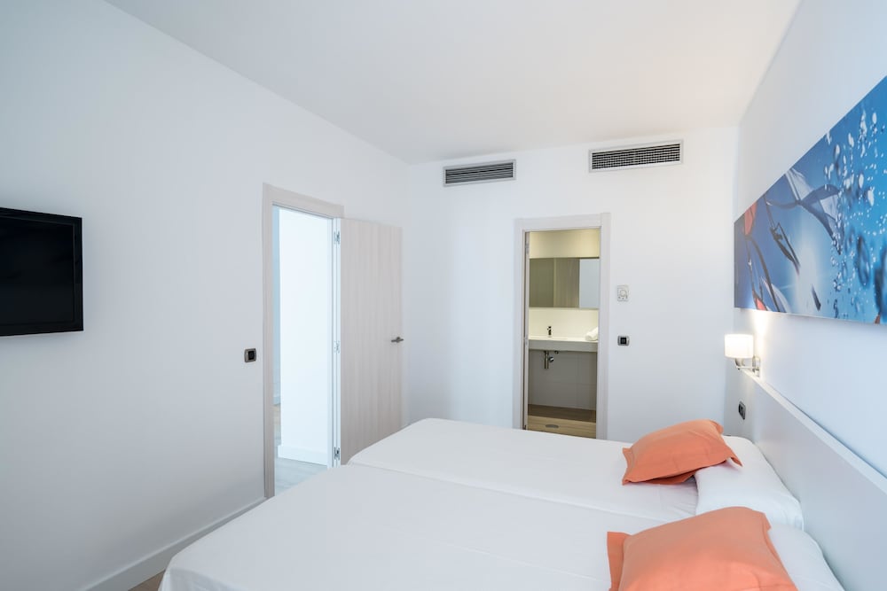 Hotel THB Ocean Beach - Adults Only — Hotel rooms in San Antonio, Balearic Islands