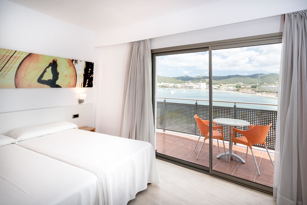 Hotel THB Ocean Beach - Adults Only — Hotel rooms in San Antonio, Balearic Islands