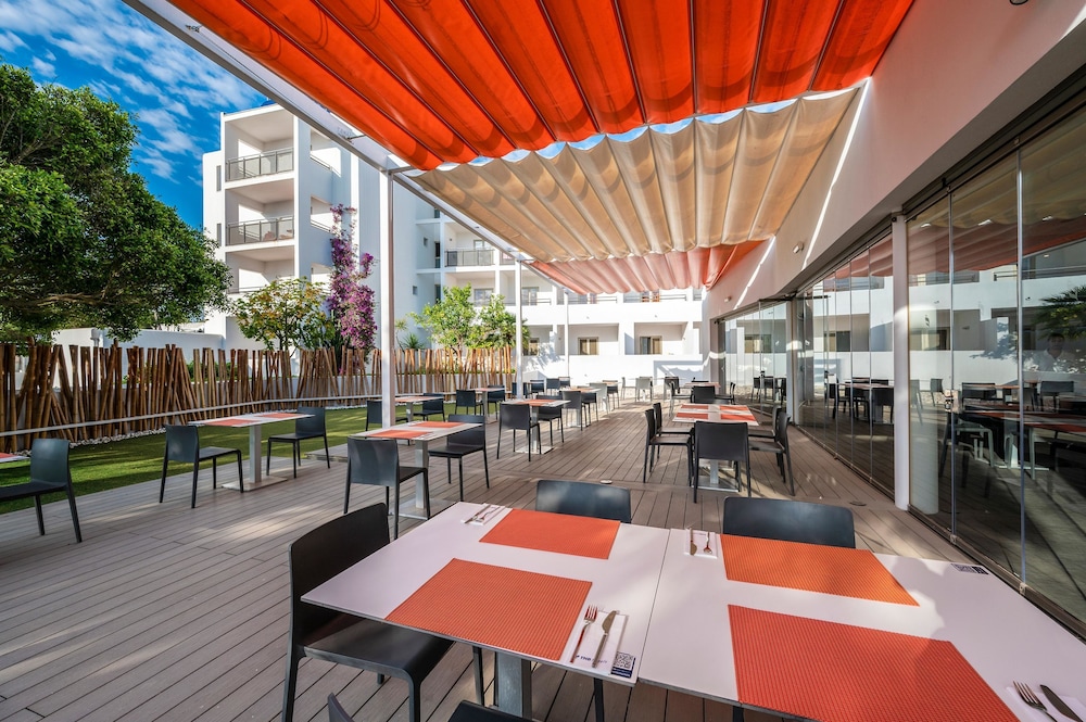 Hotel THB Ocean Beach - Adults Only — Restaurant & bars in San Antonio, Balearic Islands