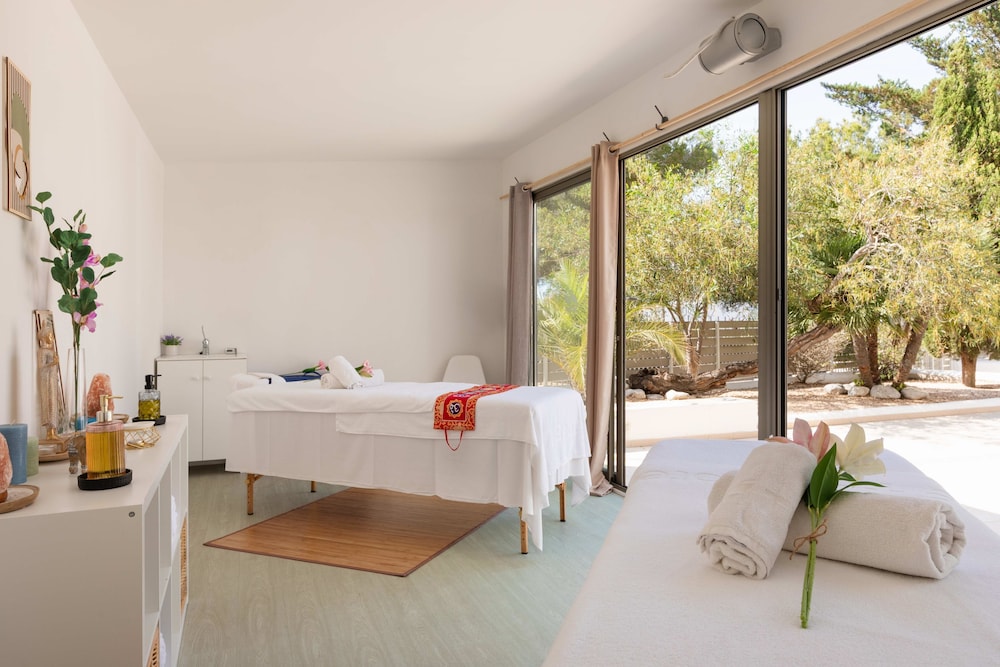 Hotel THB Ocean Beach - Adults Only — Hotel rooms in San Antonio, Balearic Islands