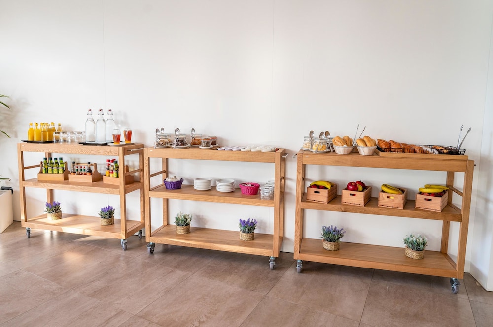 Hotel THB Ocean Beach - Adults Only — Restaurant & bars in San Antonio, Balearic Islands