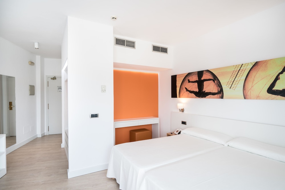 Hotel THB Ocean Beach - Adults Only — Hotel rooms in San Antonio, Balearic Islands