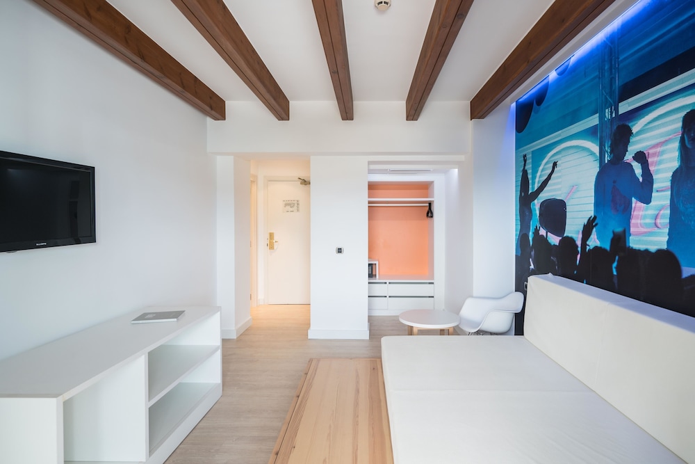 Hotel THB Ocean Beach - Adults Only — Hotel rooms in San Antonio, Balearic Islands