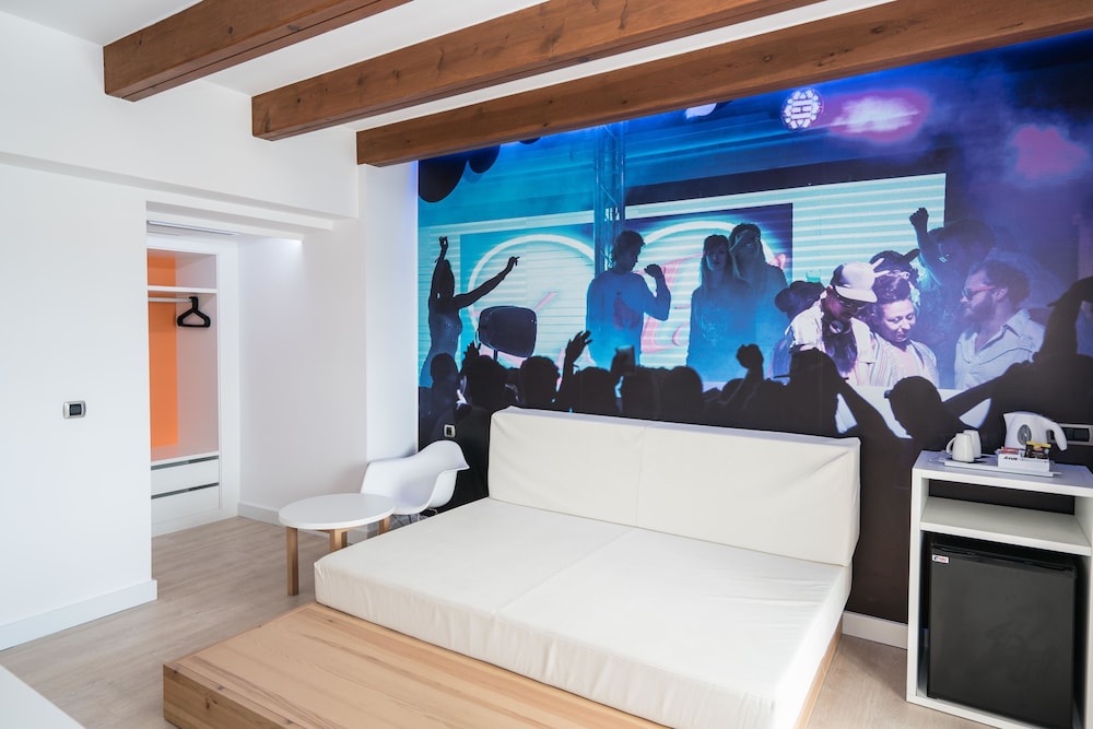 Hotel THB Ocean Beach - Adults Only — Hotel rooms in San Antonio, Balearic Islands
