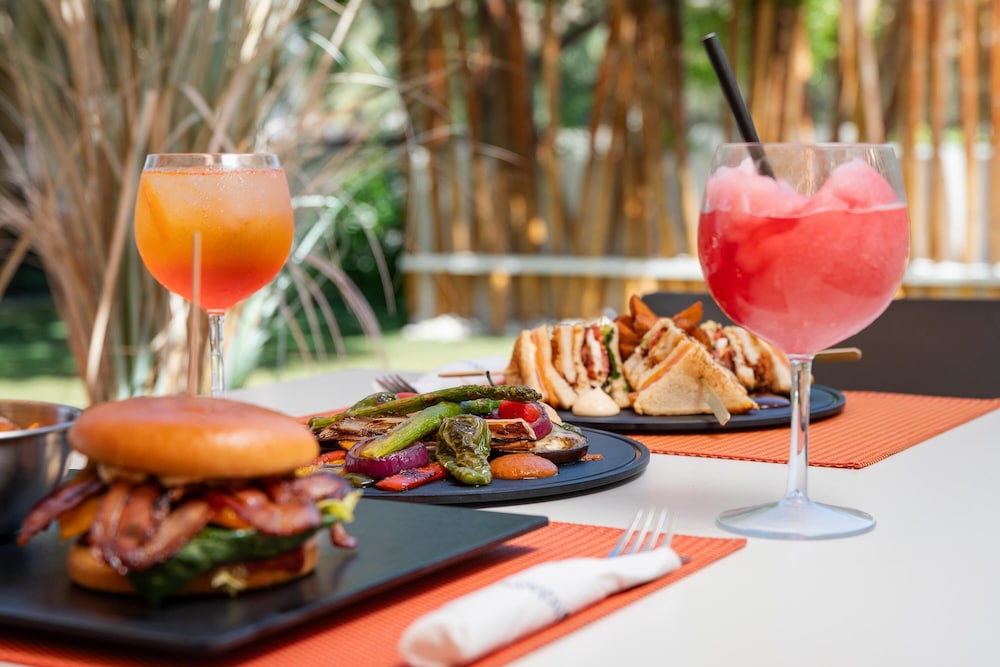 Hotel THB Ocean Beach - Adults Only — Restaurant & bars in San Antonio, Balearic Islands