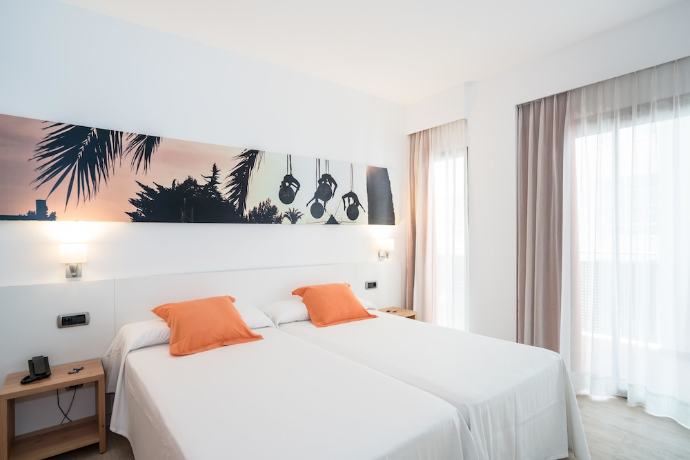 Hotel THB Ocean Beach - Adults Only — Hotel rooms in San Antonio, Balearic Islands