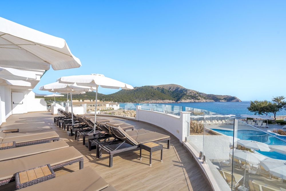 Aparthotel THB Guya Playa — Swimming pool in Cala Ratjada, Balearic Islands