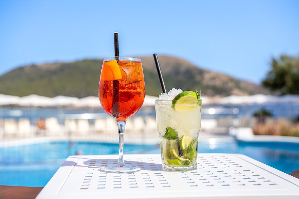 Aparthotel THB Guya Playa — Restaurant & bars in Cala Ratjada, Balearic Islands