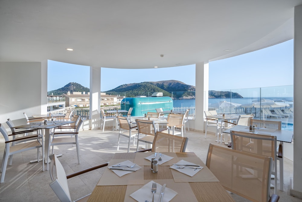 Aparthotel THB Guya Playa — Restaurant & bars in Cala Ratjada, Balearic Islands