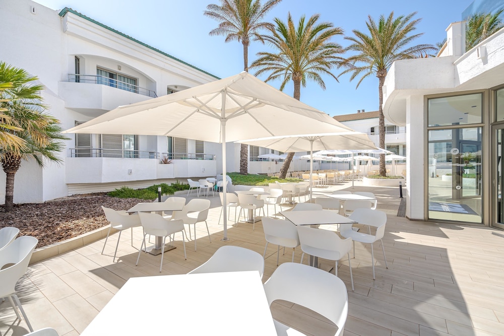 Aparthotel THB Guya Playa — Restaurant & bars in Cala Ratjada, Balearic Islands