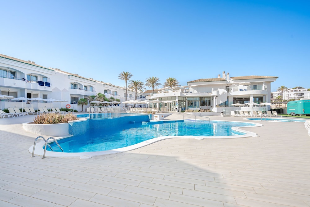 Aparthotel THB Guya Playa — Swimming pool in Cala Ratjada, Balearic Islands