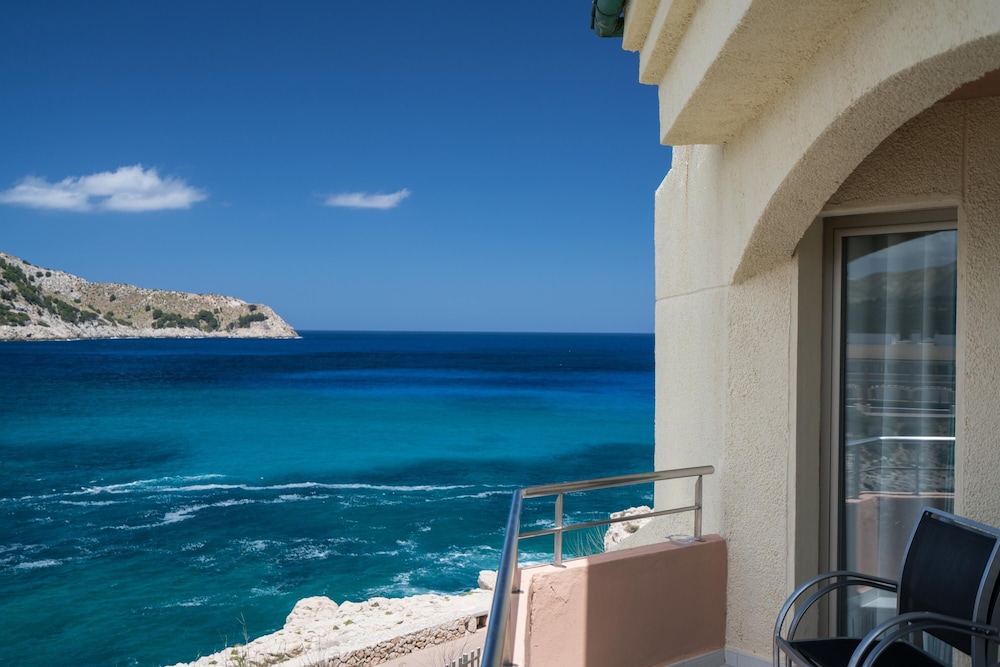 Aparthotel THB Guya Playa — Hotel building in Cala Ratjada, Balearic Islands