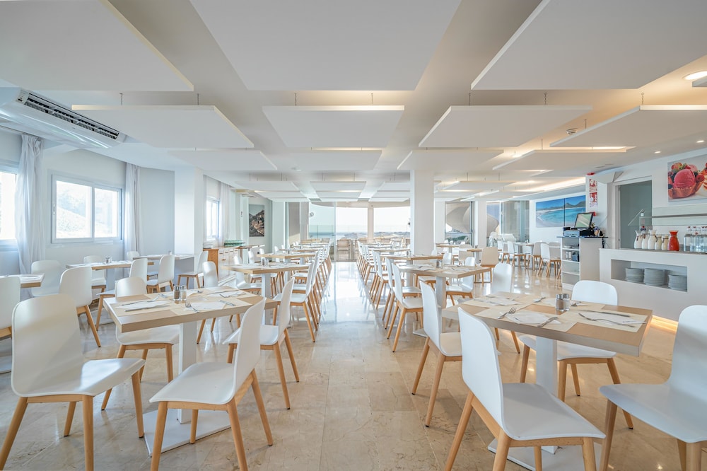 Aparthotel THB Guya Playa — Restaurant & bars in Cala Ratjada, Balearic Islands