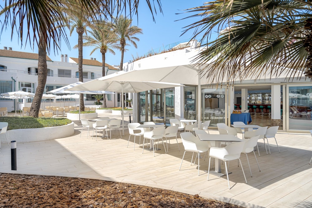 Aparthotel THB Guya Playa — Restaurant & bars in Cala Ratjada, Balearic Islands