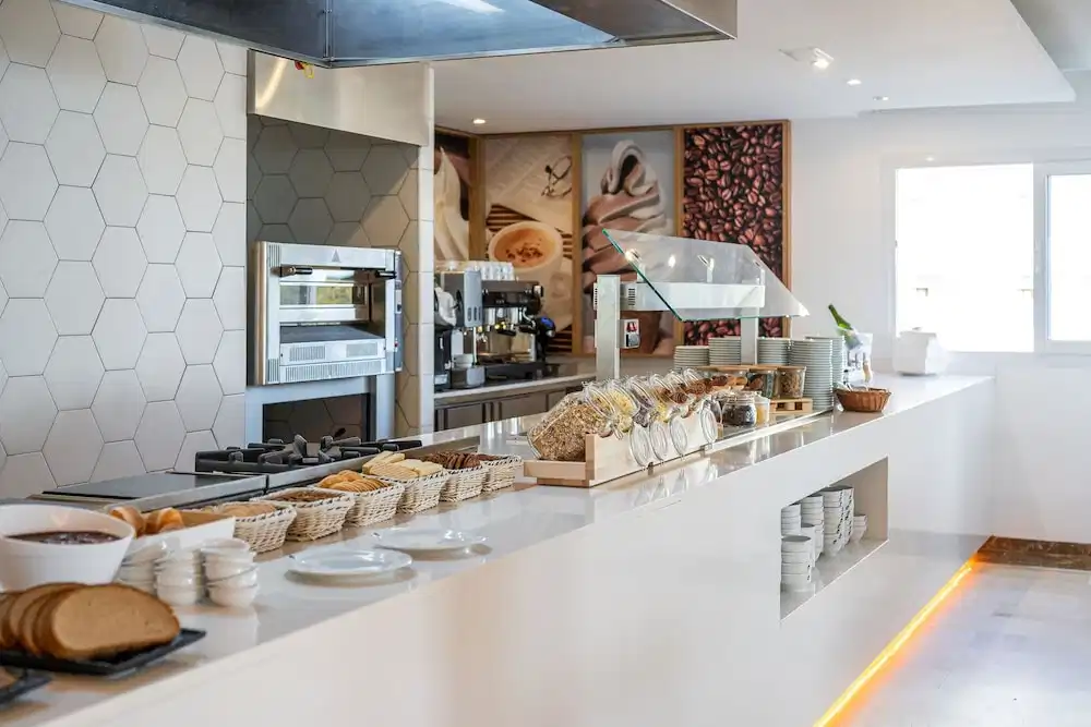 Aparthotel THB Guya Playa — Restaurant & bars in Cala Ratjada, Balearic Islands