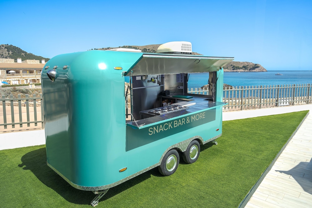 Aparthotel THB Guya Playa — Restaurant & bars in Cala Ratjada, Balearic Islands