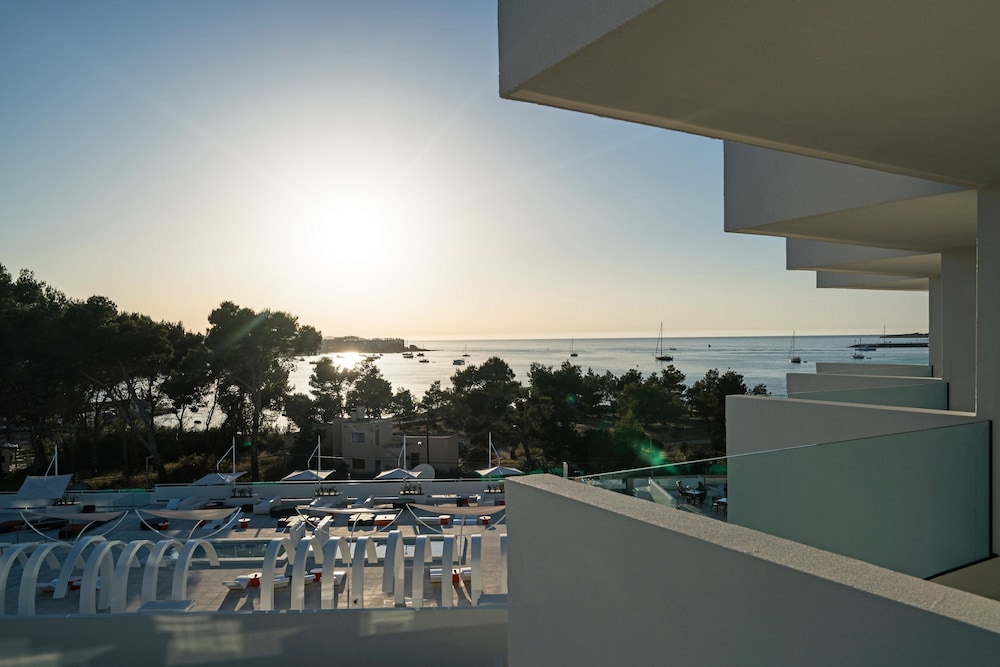 Hotel THB Naeco Ibiza - Adults Only — Hotel building in San Antonio, Balearic Islands