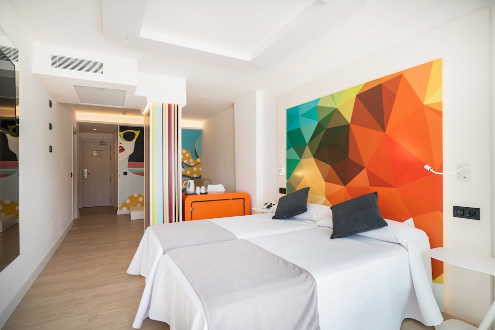 Hotel THB Naeco Ibiza - Adults Only — Hotel rooms in San Antonio, Balearic Islands