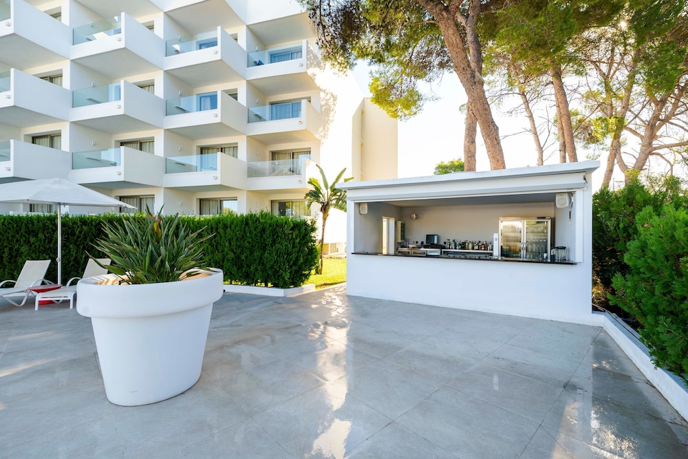 Hotel THB Naeco Ibiza - Adults Only — Restaurant & bars in San Antonio, Balearic Islands