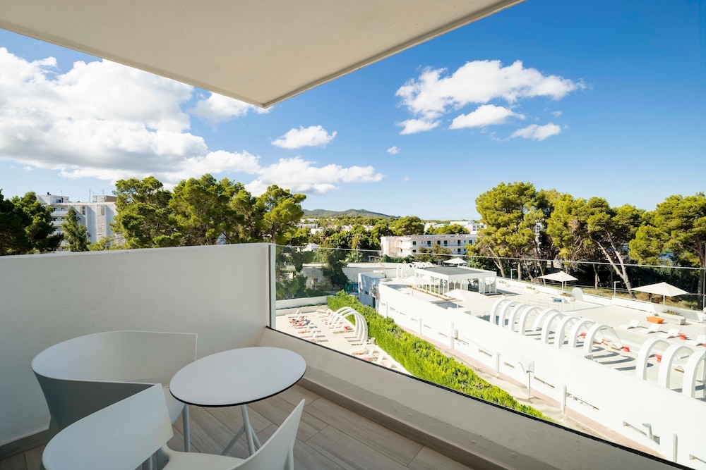 Hotel THB Naeco Ibiza - Adults Only — Hotel rooms in San Antonio, Balearic Islands