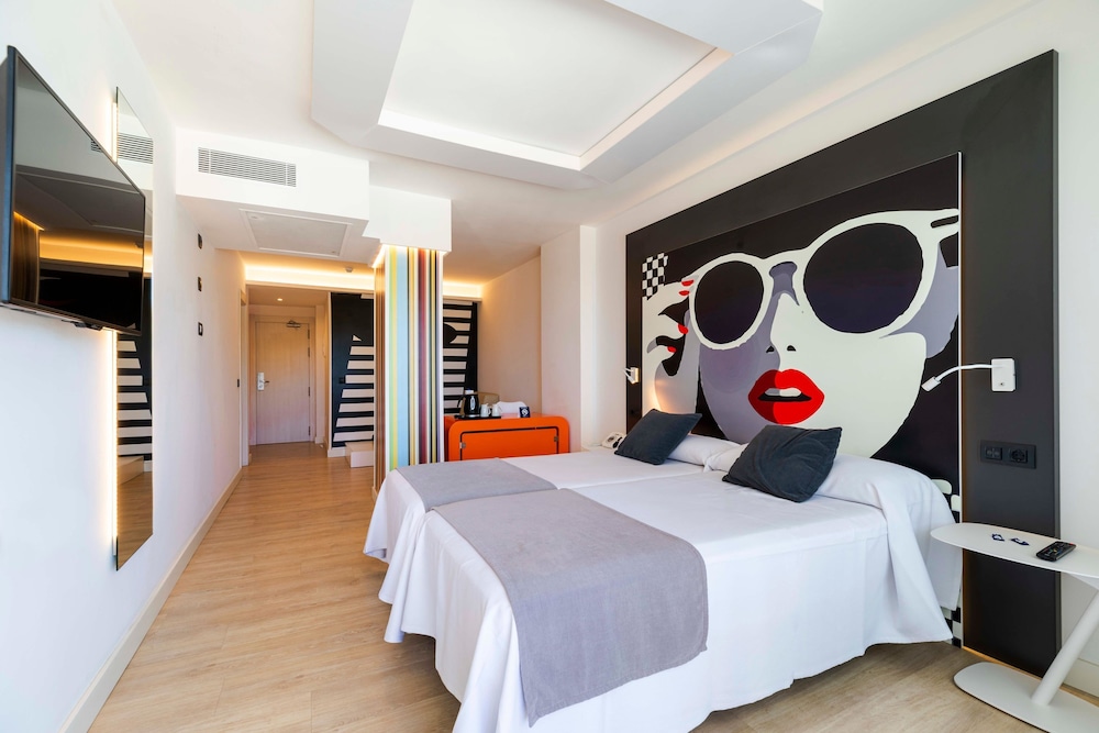 Hotel THB Naeco Ibiza - Adults Only — Hotel rooms in San Antonio, Balearic Islands
