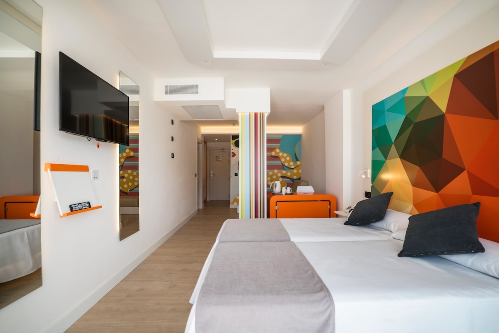 Hotel THB Naeco Ibiza - Adults Only — Hotel rooms in San Antonio, Balearic Islands