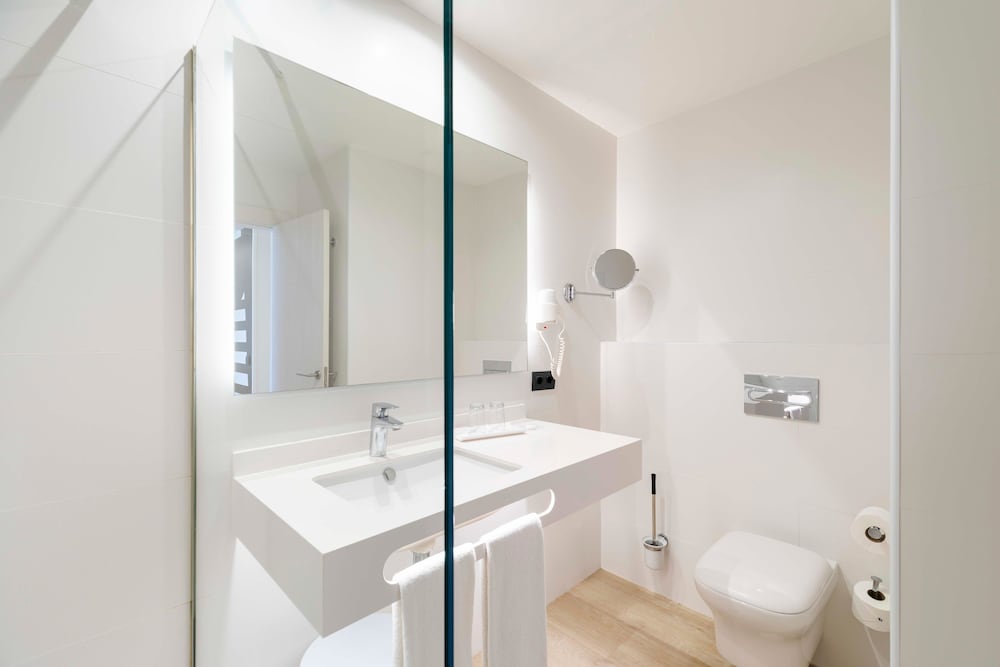 Hotel THB Naeco Ibiza - Adults Only — Hotel rooms in San Antonio, Balearic Islands