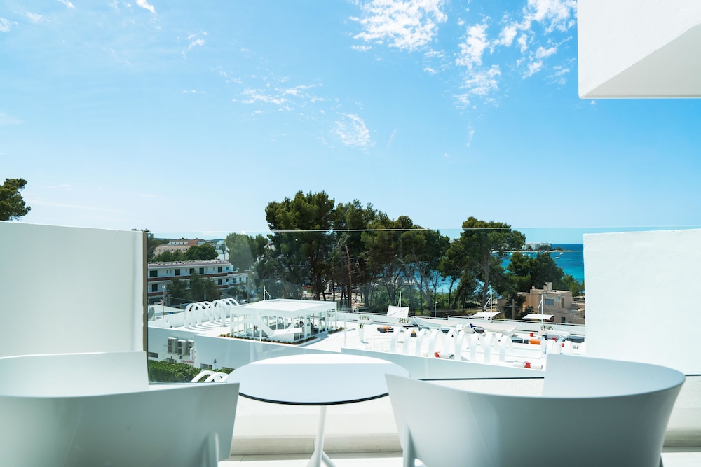 Hotel THB Naeco Ibiza - Adults Only — Hotel building in San Antonio, Balearic Islands
