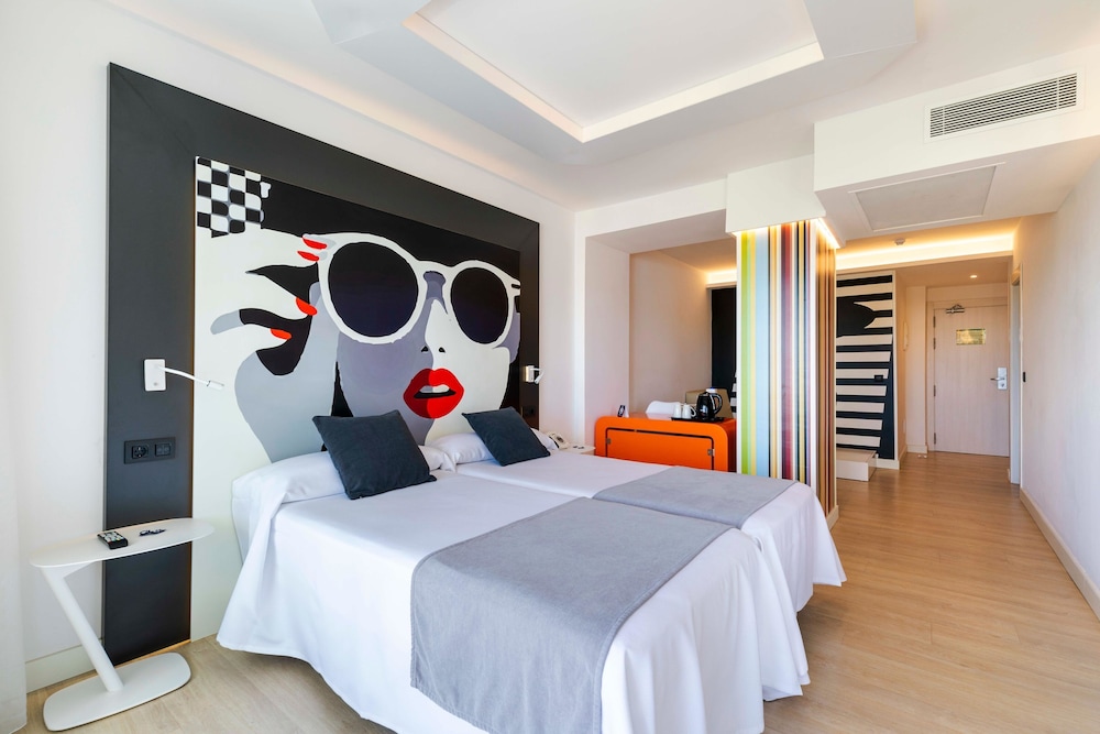 Hotel THB Naeco Ibiza - Adults Only — Hotel rooms in San Antonio, Balearic Islands