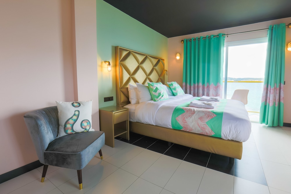 Wi-Ki-Woo Boutique Hotel — Hotel rooms in San Antonio, Balearic Islands