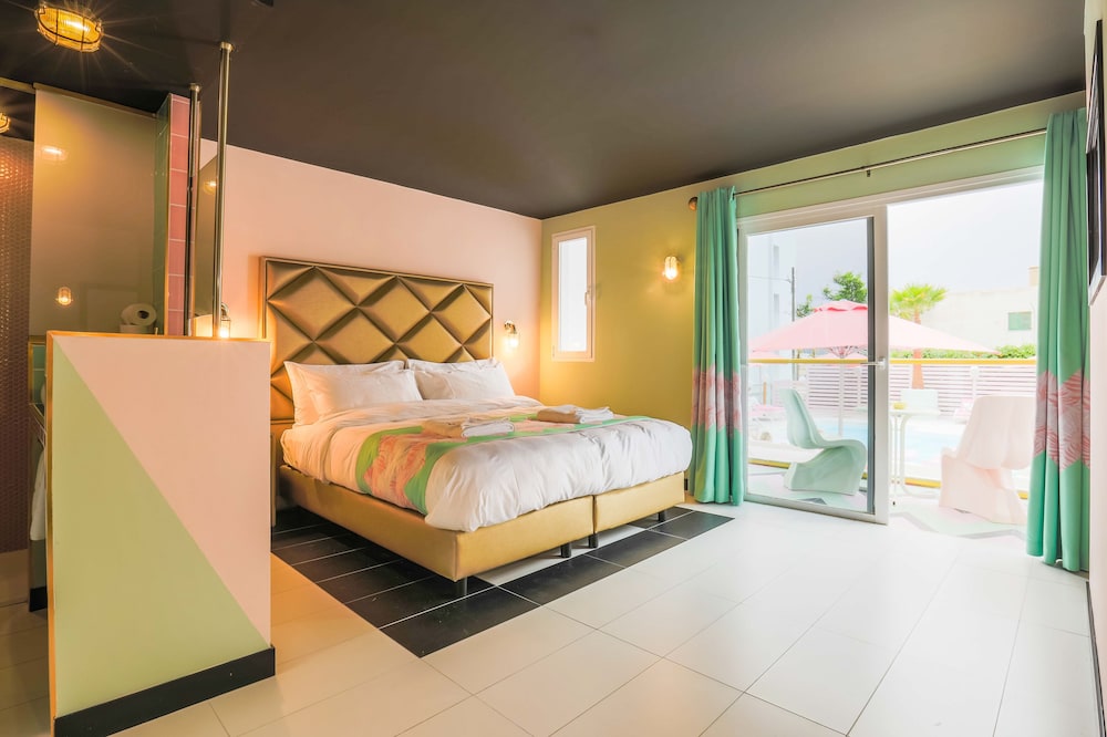 Wi-Ki-Woo Boutique Hotel — Hotel rooms in San Antonio, Balearic Islands