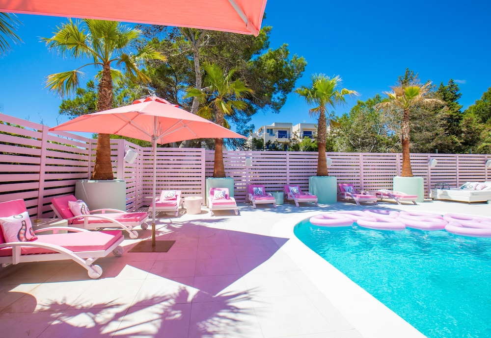 Wi-Ki-Woo Boutique Hotel — Swimming pool in San Antonio, Balearic Islands