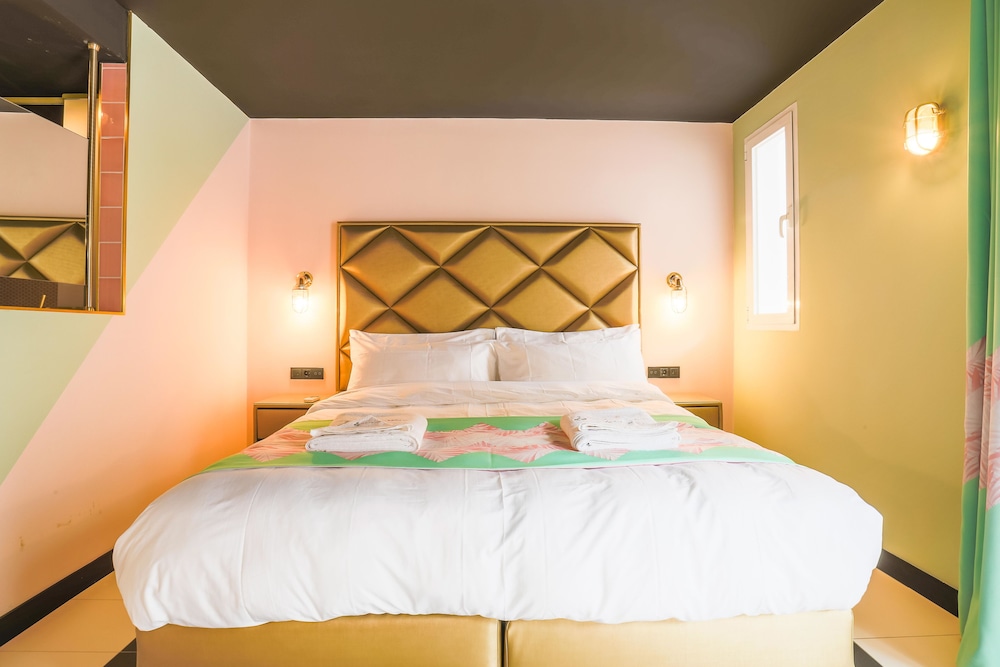 Wi-Ki-Woo Boutique Hotel — Hotel rooms in San Antonio, Balearic Islands