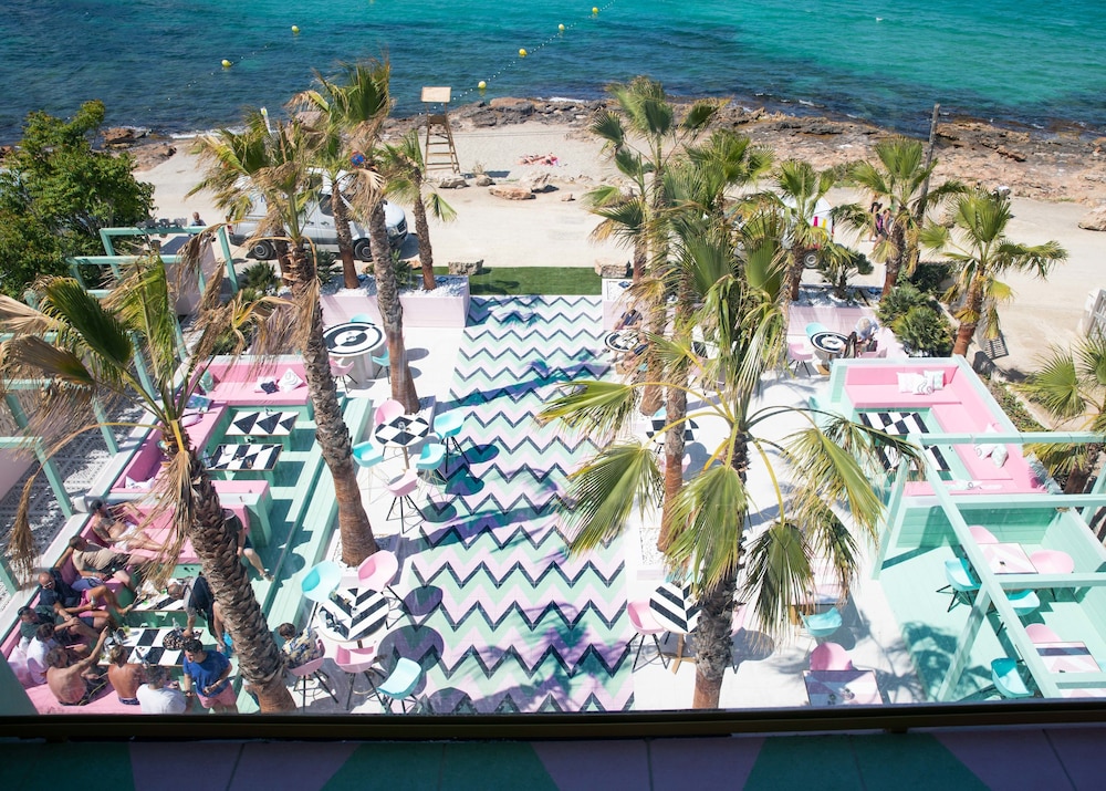 Wi-Ki-Woo Boutique Hotel — Restaurant & bars in San Antonio, Balearic Islands