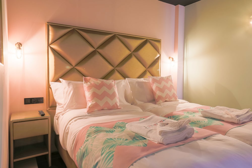Wi-Ki-Woo Boutique Hotel — Hotel rooms in San Antonio, Balearic Islands