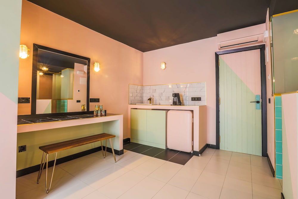 Wi-Ki-Woo Boutique Hotel — Hotel rooms in San Antonio, Balearic Islands
