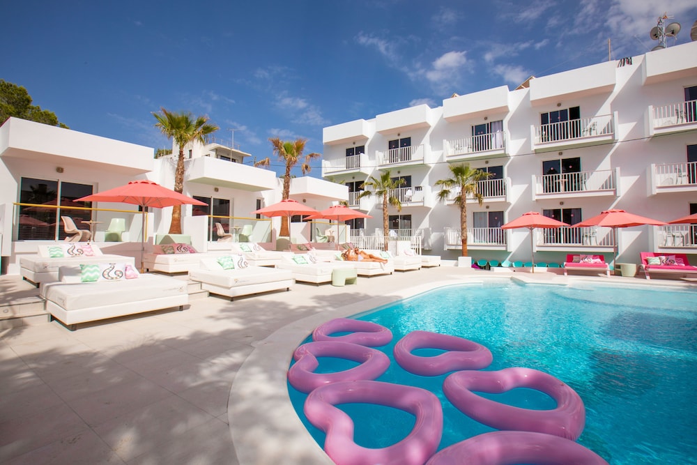 Wi-Ki-Woo Boutique Hotel — Swimming pool in San Antonio, Balearic Islands