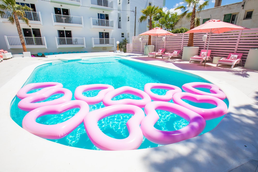 Wi-Ki-Woo Boutique Hotel — Swimming pool in San Antonio, Balearic Islands