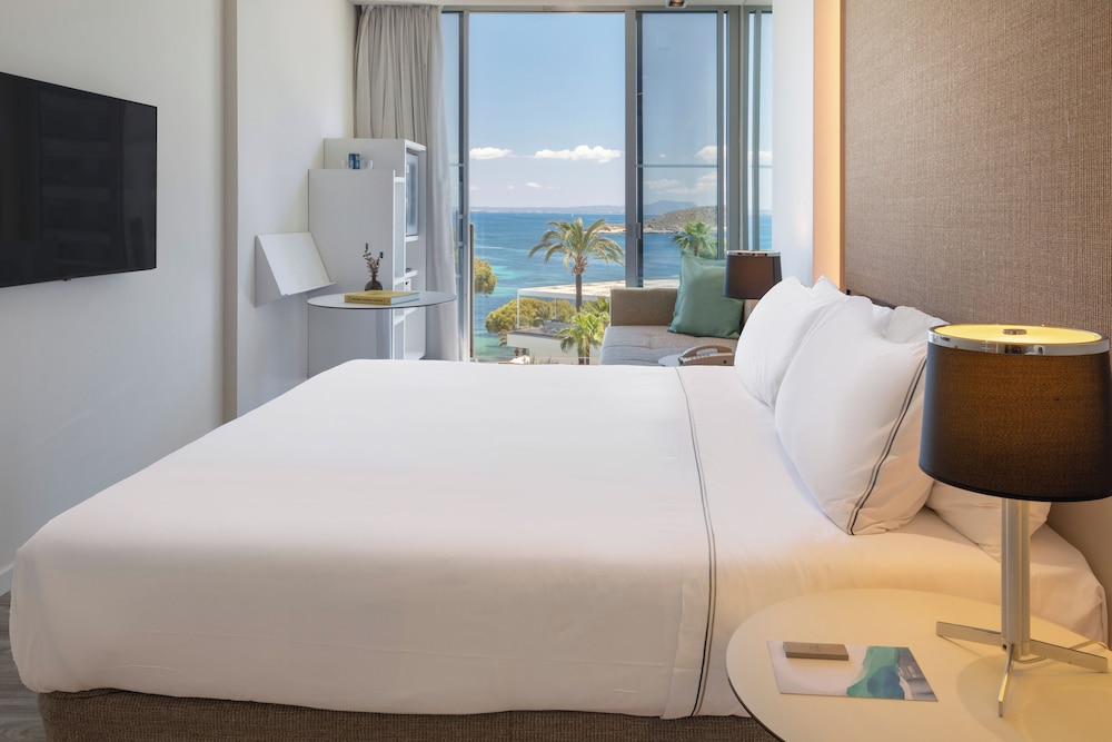 Melia South Beach — Hotel rooms in Magaluf, Balearic Islands