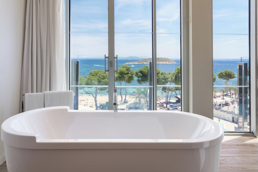 Melia South Beach — Hotel rooms in Magaluf, Balearic Islands