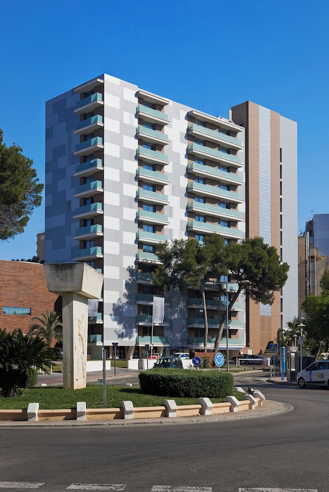 Melia South Beach — Hotel building in Magaluf, Balearic Islands